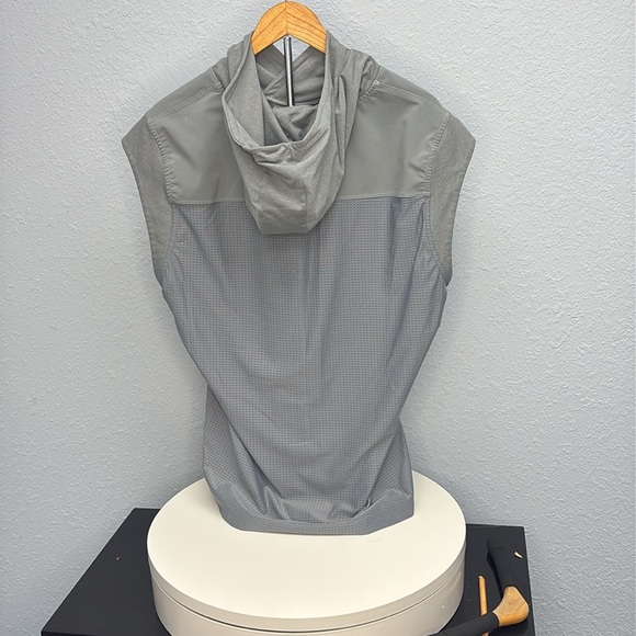 Lululemon M’s Sz L Stealth Hooded Sleeveless
Heathered Battleship. Exclt Cndtn - Picture 5 of 12